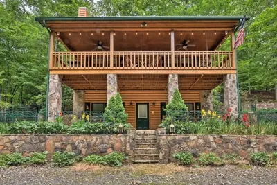 Image de Riverfront Family Cabin • Resort Pool & Trails • Pet Friendly Mountain Escape