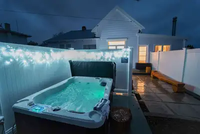 Image de Refurbished Villa ✨ New ✨ Hot tub, Netflix, & Entirely private