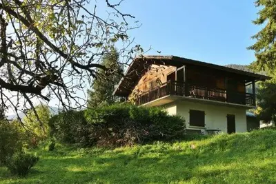 Image de Chalet familial calme proche centre, 8 pers, WiFi, garage