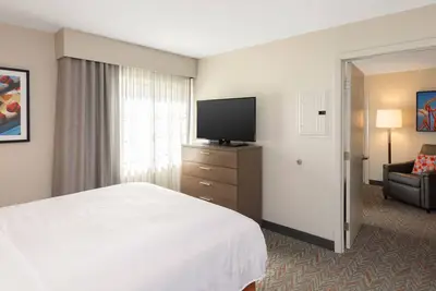 Image de Spacious Accommodation Close to Shaws Cove Beach! Pool, Parking, Shuttle!