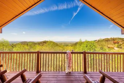 Image de Panoramic Views w/ Hot Tub, Pool Table, Arcade!