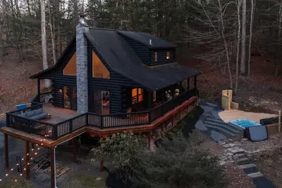 Image de Mossybrook Hideout: Dog Friendly Oasis in High Falls w/ Hot Tub