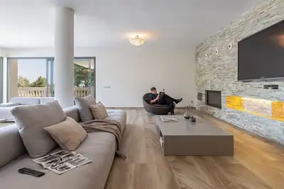 Image de Spacious villa with great views, pool, jacuzzi and entertainment areas