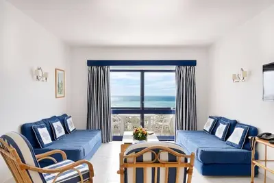 Image de Oura Beach View | Aug 26 | Sea Front Balcony | 4 People