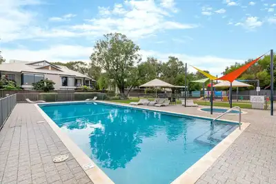 Image de 98 Steps to the Beach - Beachfront Steps Away