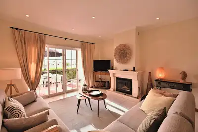 Image de Ground floor apartment with a terraced garden near the beach