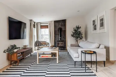 Image de Pinewood Bungalow - Luxury Cabin, Kid-Friendly