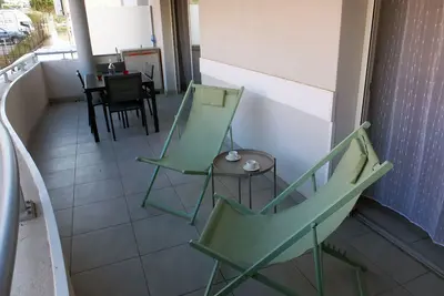 Image de T2  proche plages, centre, port et commodités. Grande terrasse.