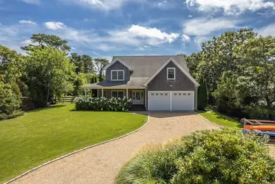 Image de Spacious Edgartown Retreat With Heated Pool & Amazing Yard!