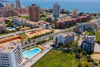 Image de Comfort 1bdr Apartment W/Pool by LovelyStay