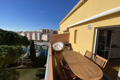 Apartment, swimming pool, park, 2 bedrooms and sleeping area, 6 adults, double terrace