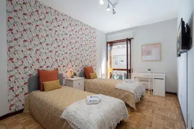 Image de Prized Spacious Flat | Balcony by HostWise