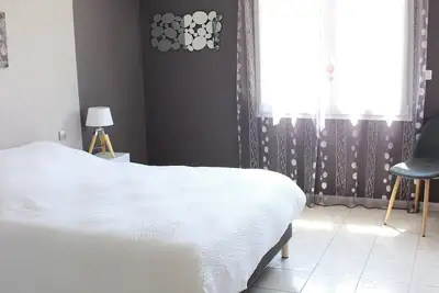 Image de Large country house