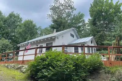 Image de 2 bedroom private custom built home with loft.