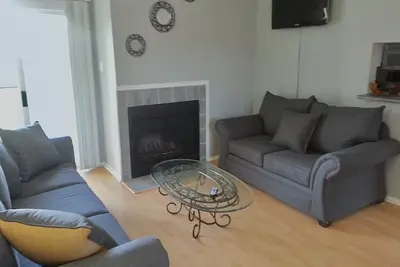 Image de 2 Bedroom Condo on the Green Belt