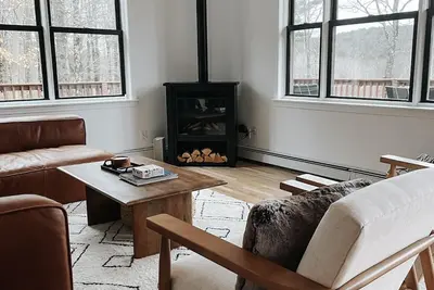 Image de Secluded, Modern Cabin with Mountain View - Wfh, Family-friendly