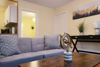 Image de The East Loft at Dartmouth Avenue *New 1 Bed-Apt.