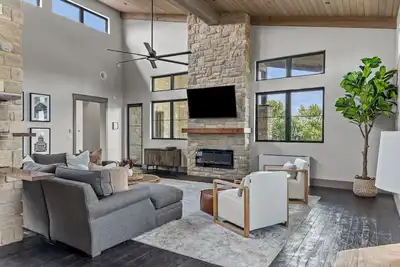 Image de One Of A Kind Sanctuary with Pool. Keeneland, Bourbon Trail