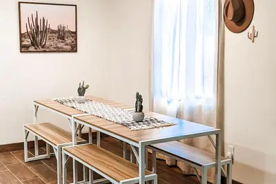 Image de Modern 4br Gem, Minutes to Downtown, 2 Primary Suites