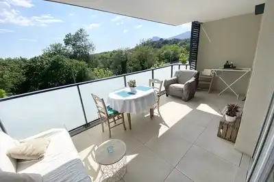 Image de T2 idéalement situé entre Cassis, Aix en Provence et Marseille