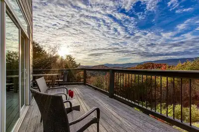 Image de Unreal Views Arcade Privacy 75in Tv HotTub FirePit Ev