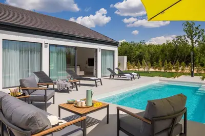 Image de Maison de vacances Sibenik pour 1 - 4 personnes avec 2 chambres Ă coucher - Maison de vacances