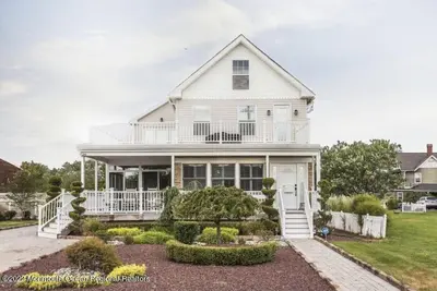 Image de Long Branch/Monmouth Beach House Rental- Ocean views from top deck!