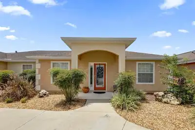 Image de Well appointed home welcomes you Please Note: We are outside of The Villages