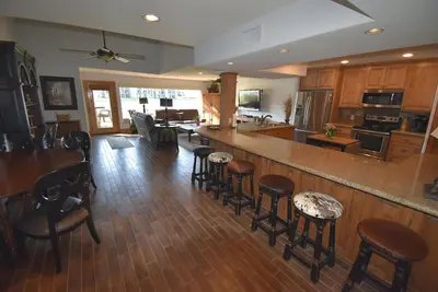 Image de Welcome To The Perfect Lakefront Vacation Rental