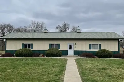 Image de Family sized bunkhouse/hunting cabin 5 minutes from town!