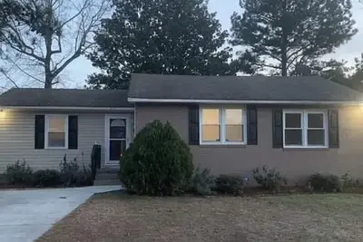 Image de Family friendly! 3 bd/2 ba, full house, sleeps 8