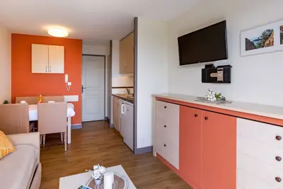 Image de Joli appartement pour 4 personnes avec piscine, Wifi, Tv et terrasse