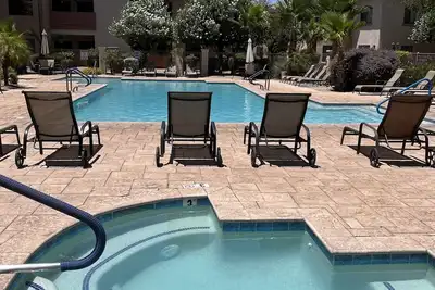 Nice 1 Bedroom Condo near Glendale