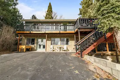 Image de Family Fun Cabin - 5 bedroom mountain home with Game Room, Hot Tub and Lake Views!