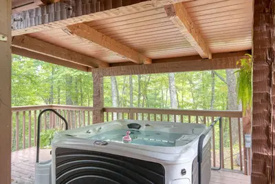 Image de Dudley I by AvantStay | Hot Tub, Bbq Grill, Incredible Nature Views | Cozy Cabin