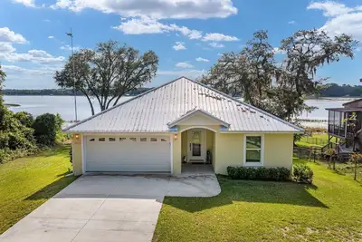 Image de Fish, Swim and Play! Steps to Private spring fed \"Smith Lake\"