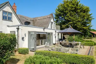 Image de White Cottage, Iken - sleeps 4 guests in 2 bedrooms