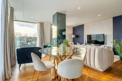 Image de Beautifully Furnished, Central, 2 Bedroom Apartment - With Parking