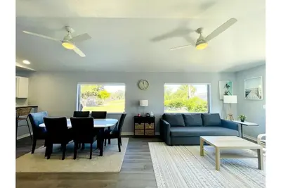 Image de Entire House - King Bed Suite & Golf Course View