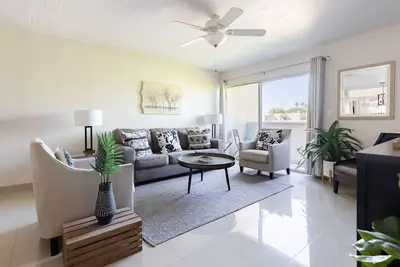 Image de Lovely 2 Br Condo / Pools / Covered Parking