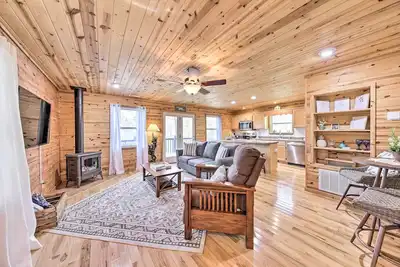 Image de Scenic Murphy Escape with Hot Tub & Fire Pit!