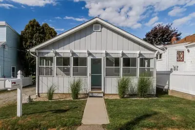 Image de Beautiful home with a/c and Coastal decor, walk to Beach