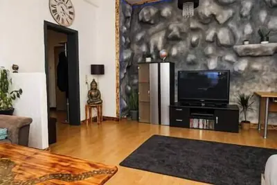 Image de #111 - Lux-Flat Lennep Altstadt - Netflix & Prime rock wall