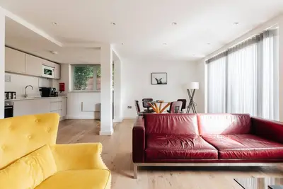Image de New 2 Bed/2 Bath Apt in Bath with Garden & Parking
