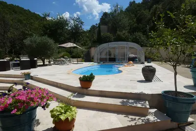 Image de Bel appartement dans villa au calme avec piscine