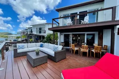 Image de Brand New listing: Stunning waterside 2 bedroom villa with amazing views. South
