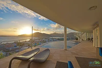 Image de Beautiful 5 Bedroom Villa with Panoramic Views!