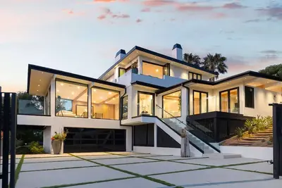 Image de Sea Vista - Central Malibu Villa w/ Pool, Spa, & Ocean Views