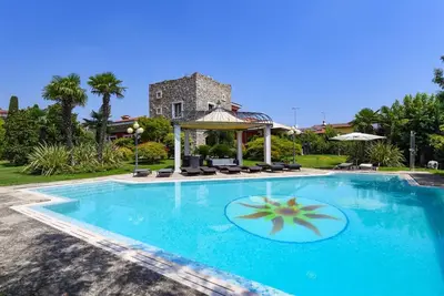 Image de 4 Bedroom Villa in Moniga del Garda