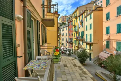 Image de Apartment has a balcony which overlooks main street of Riomaggiore Cinque Terre